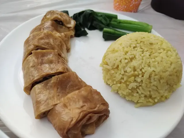 新泰式酸辣醬汁清蒸玉竹雞黃薑飯