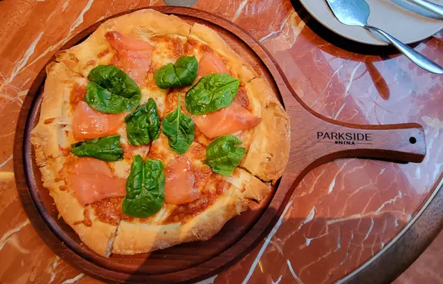 煙三文魚酸種薄餅