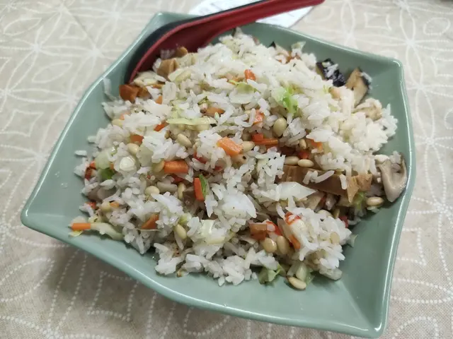 松子仁海鮮炒飯