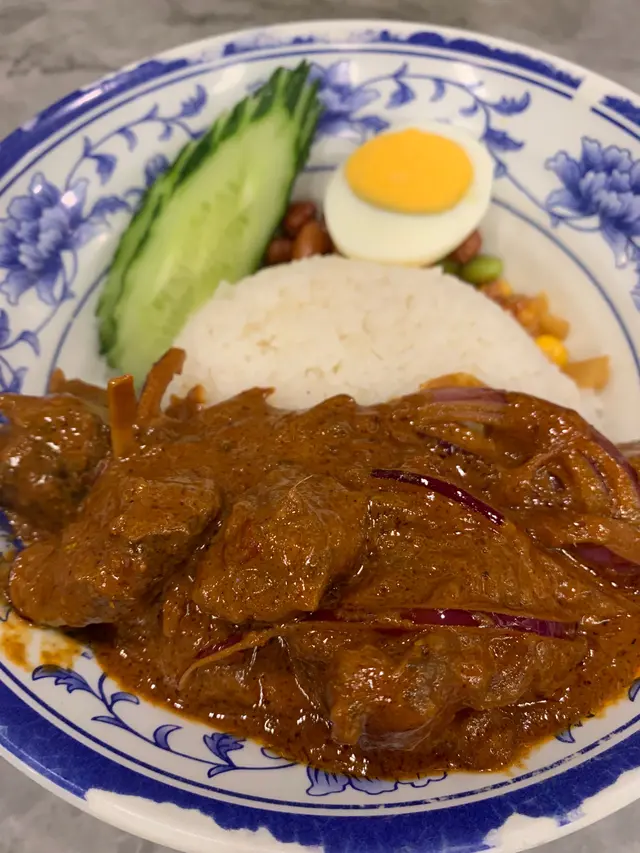 之前嘅巴東牛肉飯比較正宗，而家加咗好多洋蔥落去炒，比較多油，汁比較稀，冇咁正宗。￼