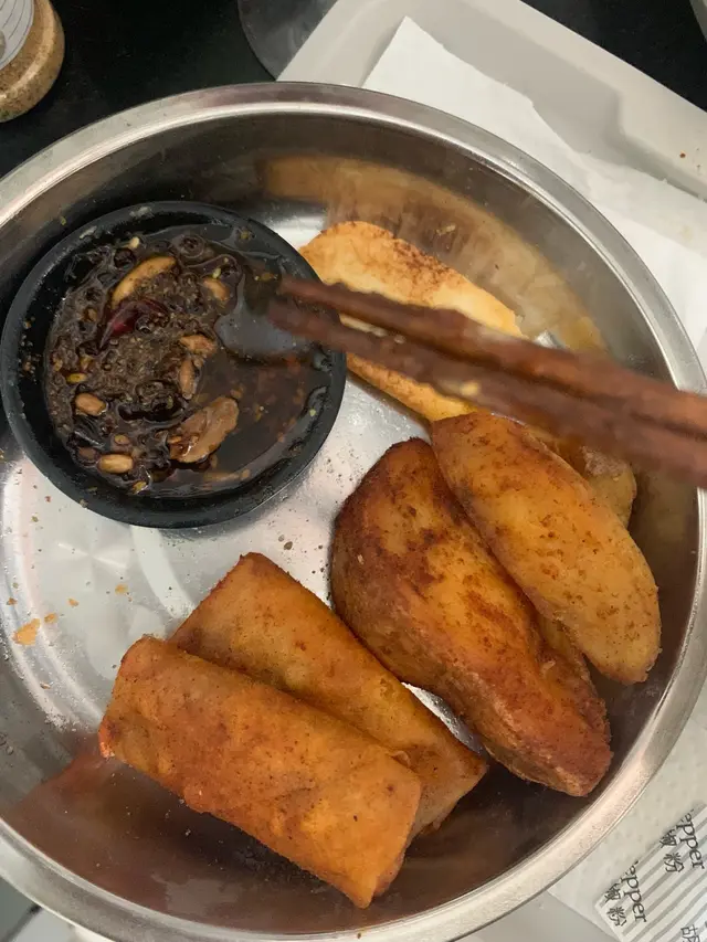 香辣薯角配素春卷🥔