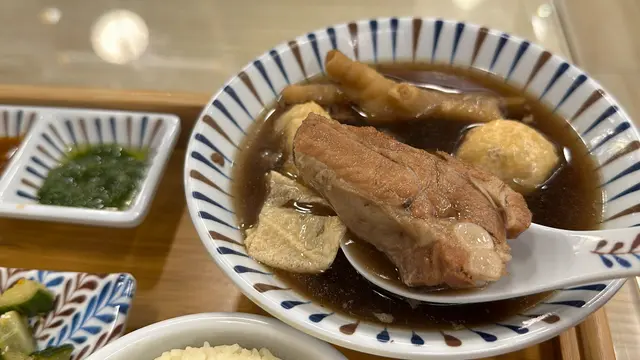 有大大件排骨、雞腳、豆卜和冬菇，
藥材味唔會太重太難接受，正🤩！