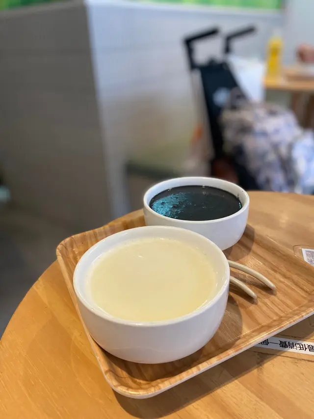 招牌杏仁茶燉雙皮奶+香滑芝麻糊