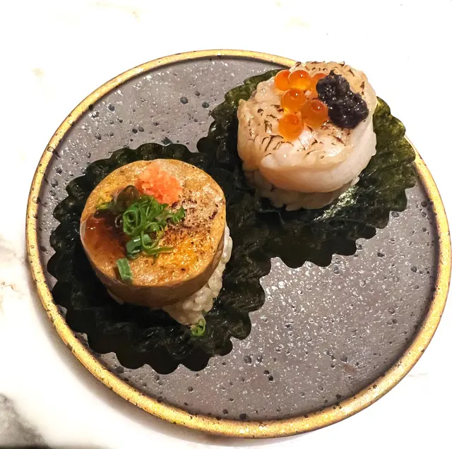 火炙厚切鮟鱇魚肝, 黑松露煙燻帆立貝