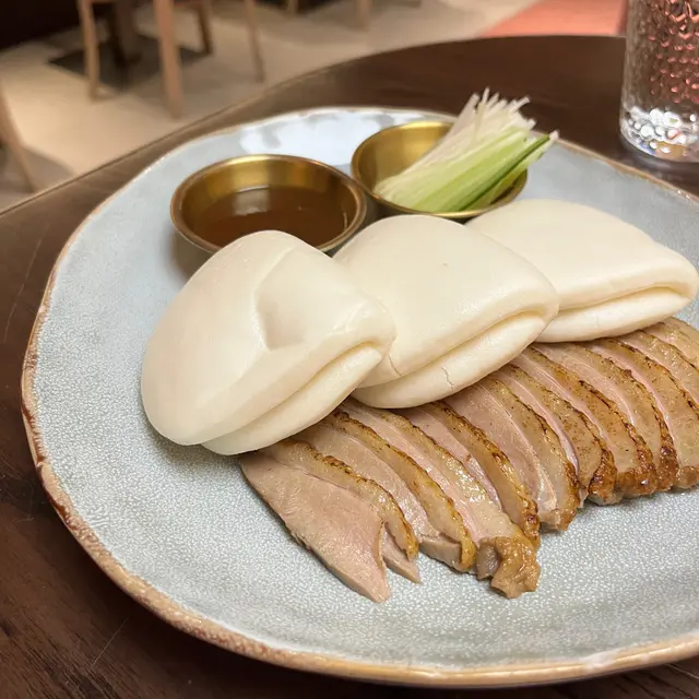 三杯片皮鴨胸刈包