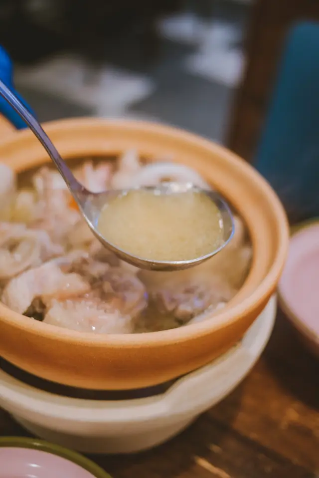 火焰醬香椰子雞窩(半隻)跟油飯