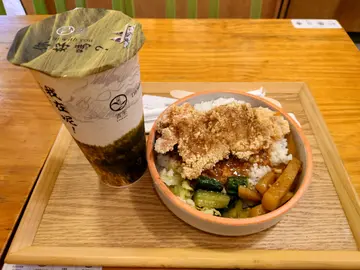 L6 台式肉燥盐酥鸡扒便当