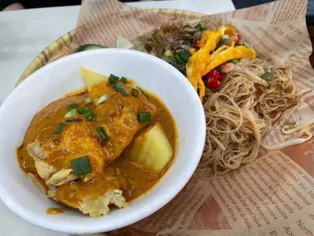 有啲鑊屎一路食一路揀出嚟