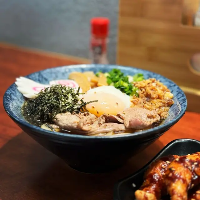 溫泉蛋牛肩胛壽喜燒湯麵