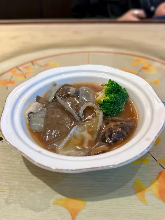 鮑汁花菇扣水魚裙邊