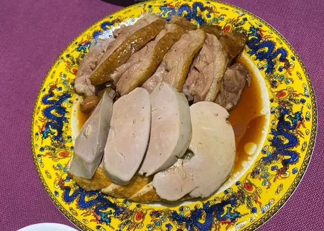 鹵水鵝片拼秘制鵝肝