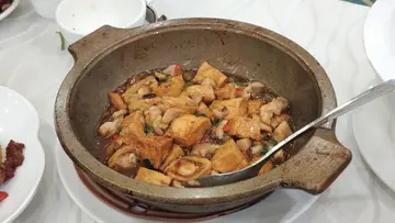 原隻鮑魚雞粒豆腐煲