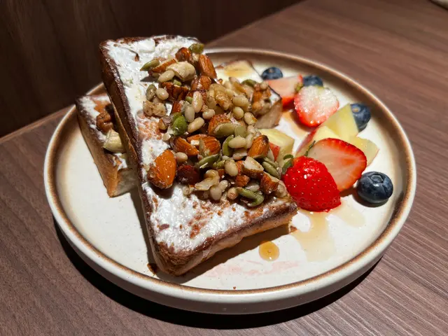 忌廉芝士及果仁厚多士