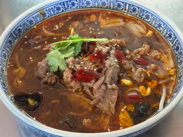 水煮牛肉，肉質細嫩，油而不膩