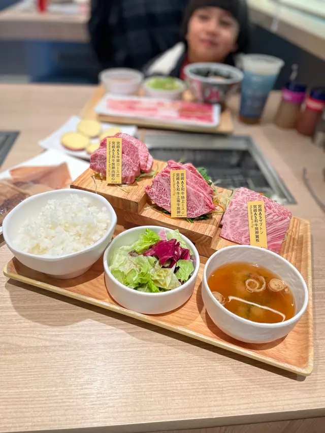 肩胛腋板油花最豐富，入口即化！