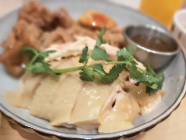 無骨海南雞拌麵