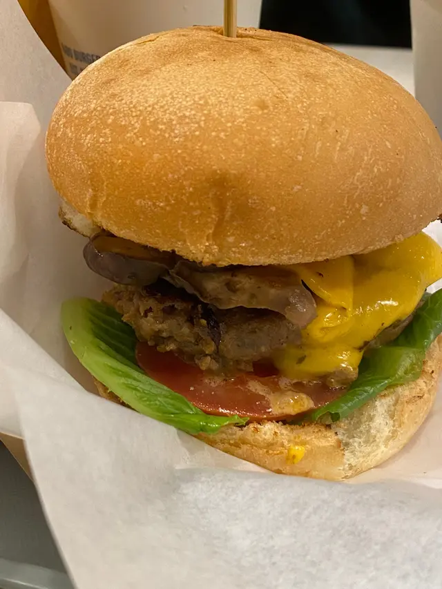 香辣煙肉蘑菇芝士牛堡