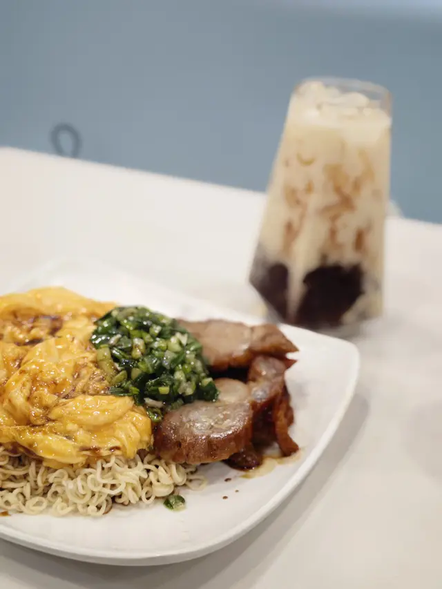 滑蛋叉燒蔥油撈麵