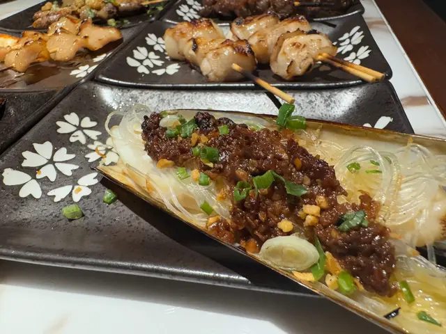 ✨蒜蓉欖角蟶子✨ $38
這道蒜蓉欖角蟶子超級好吃,注意哦,會有點辣!一口接一口停不下來!🦪🔥
These garlic olive clams are super tasty, but be warned—there’s a bit of spice! I can’t stop at just one! 🦪🔥