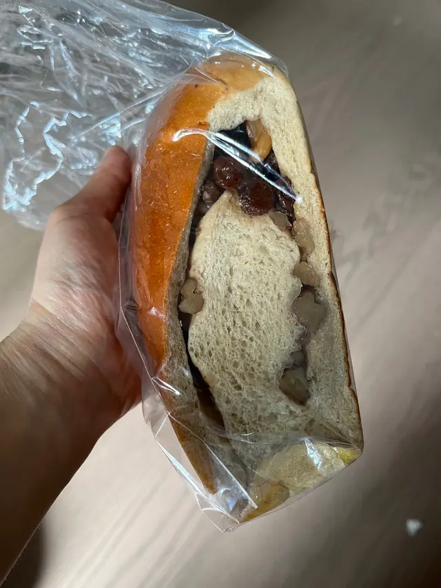 合桃提子裸麥包