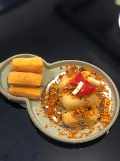 脆⽪滑豆腐配避風塘酥炸茄子