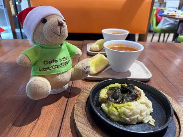 田螺煮得超嫩,口感驚喜,配上香滑的薯蓉,簡直是完美搭配,讓我忍不住想要再來一份!🦪🥔
The snails are cooked to perfection, super tender, and the creamy mashed potatoes are a perfect match, making me want to order another serving! 🦪🥔