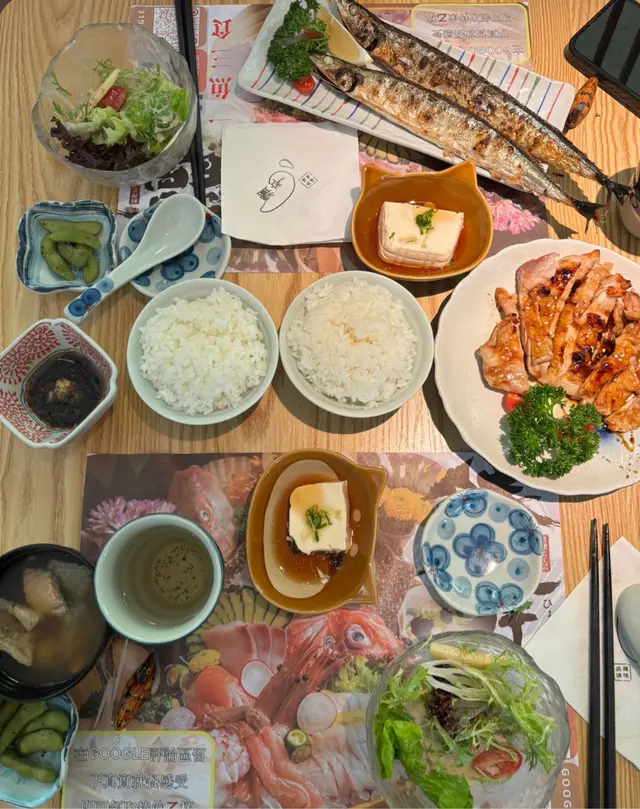 秋刀鱼定食，烧鸡扒定食