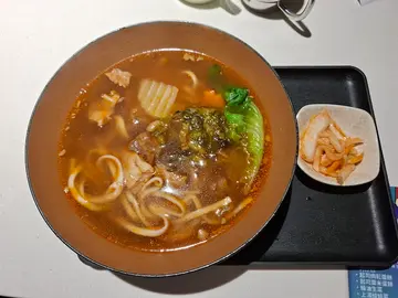 月卤招牌牛肉面
