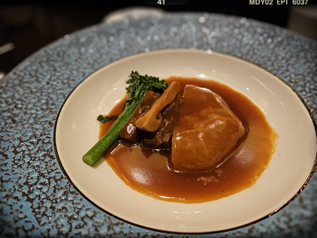 松茸罐燒和牛臉肉伴柚皮