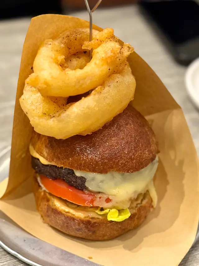 招牌手打牛肉漢堡