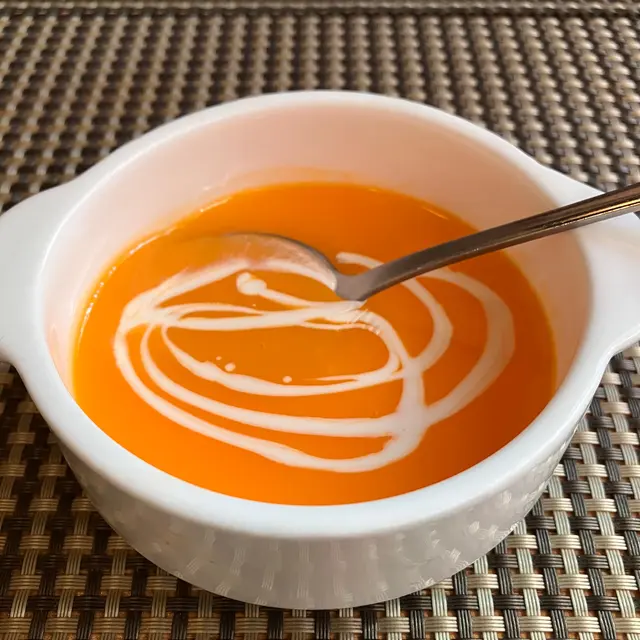 有啲鹹同唔知乜料嘅餐湯