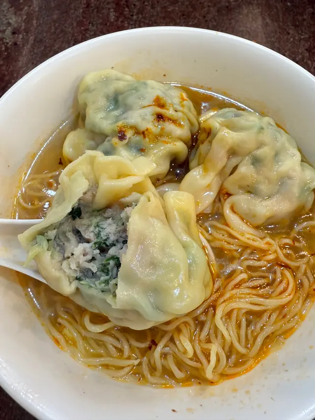 菜肉雲吞麵