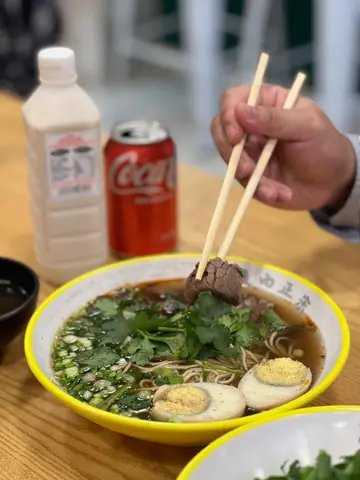 招牌牛肉牛骨原湯拉麵