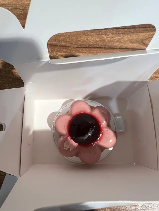 紫羅蘭雜莓蛋糕