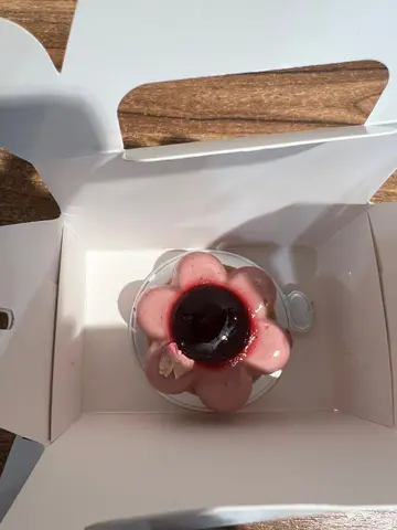 紫罗兰杂莓蛋糕