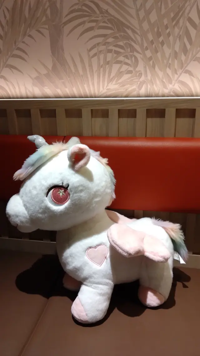 店方放了可愛又色彩繽紛的獨角獸公仔,夢幻又治癒,讓食客打卡,十分體貼!