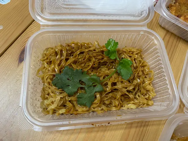 跟埋炸脾紅豆🫘冰$43，一pat面咁，麻麻 #粗面 #撈粗
