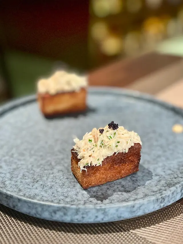 手拆藍蟹肉多士