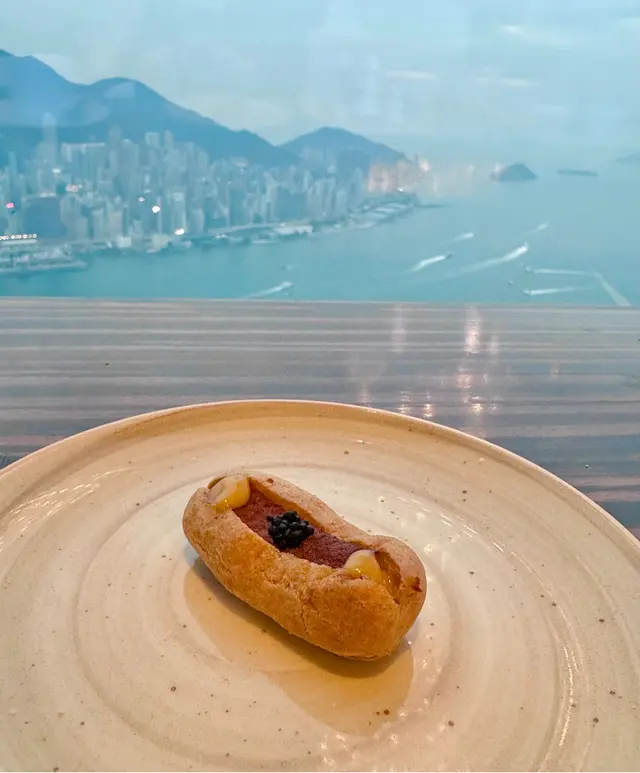 鰻魚魚子醬閃電泡芙