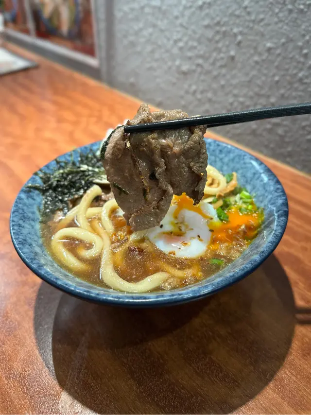 溫泉蛋牛肩胛壽喜燒湯麵