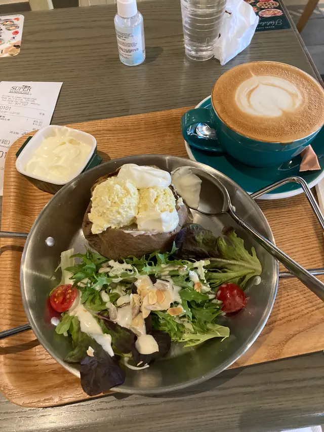 加左$14 , 諗住可以有埋個煙肉加醬，點知淨係得醬…有咩人會$14加一碗醬呀？
張receipt都寫左係加埋煙肉碎，個店員話部機係錯，但我明明就係想要個煙肉碎加醬，搞錯🙄！真係好癲！ $14俾一碗醬我…..

   