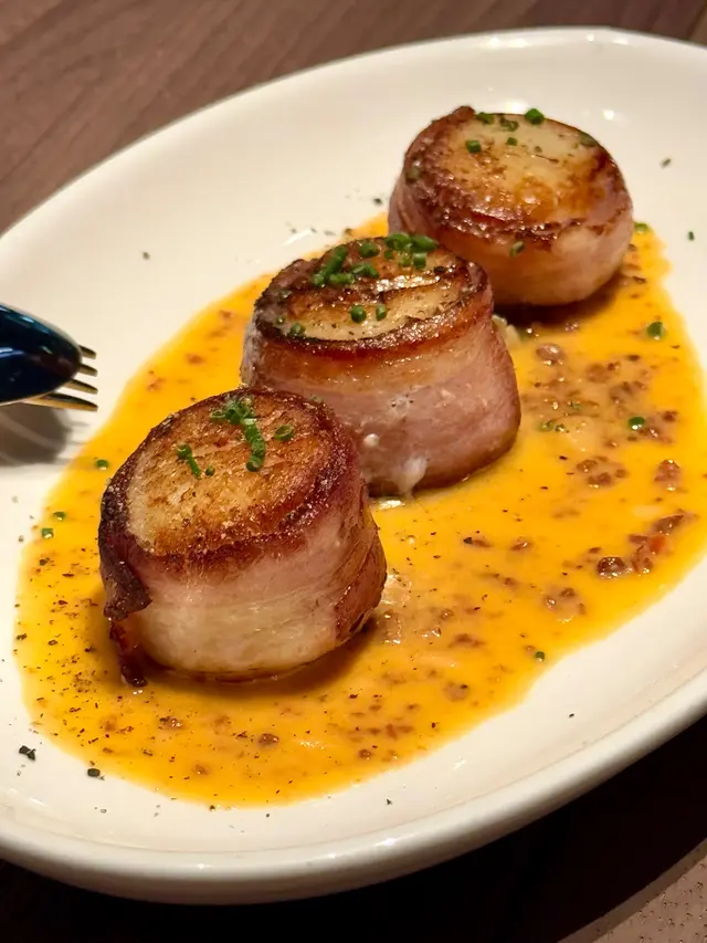 香煎原隻北海道帶子，煙肉 ， 西班牙香腸XO醬