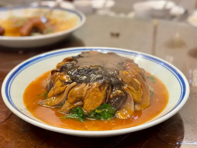 髮菜炆豬脷和蠔豉