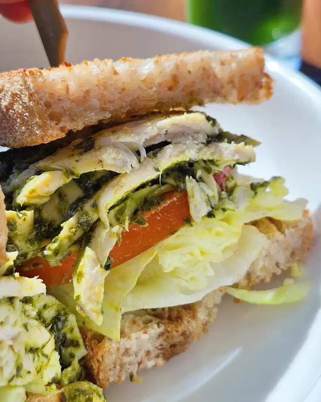 羅勒醬無激素雞肉三文治 Hormone-free Chicken Pesto Sandwich