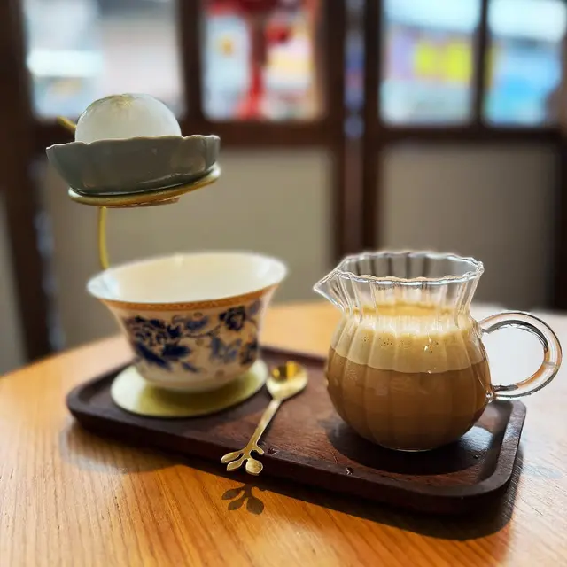 山茶花冰球拿鐵
