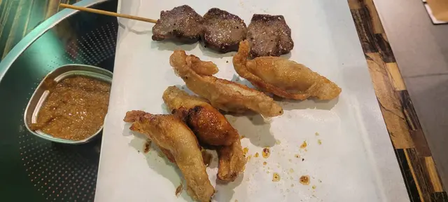 對絕要試，雞皮餃子要炸嘅嘢，自己屋企要做最麻煩，當然係出街食啦，牛舌無得輸，都係絕對要試。
