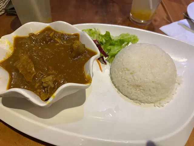 咖喱牛蝦腩飯