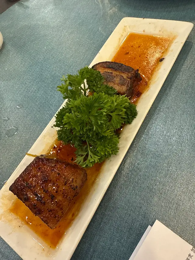 態度差，茶葉好污糟，茶杯好多油漬
點心難食🤮