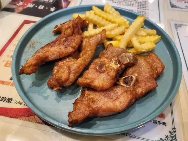 椒鹽豬仔骨配薯條