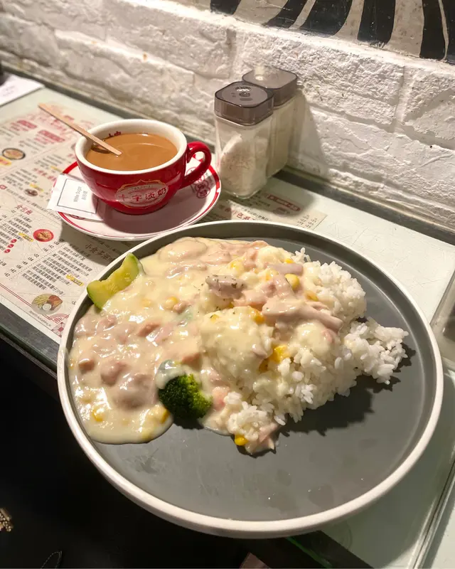 鮮奶粟米汁火腿雞絲飯